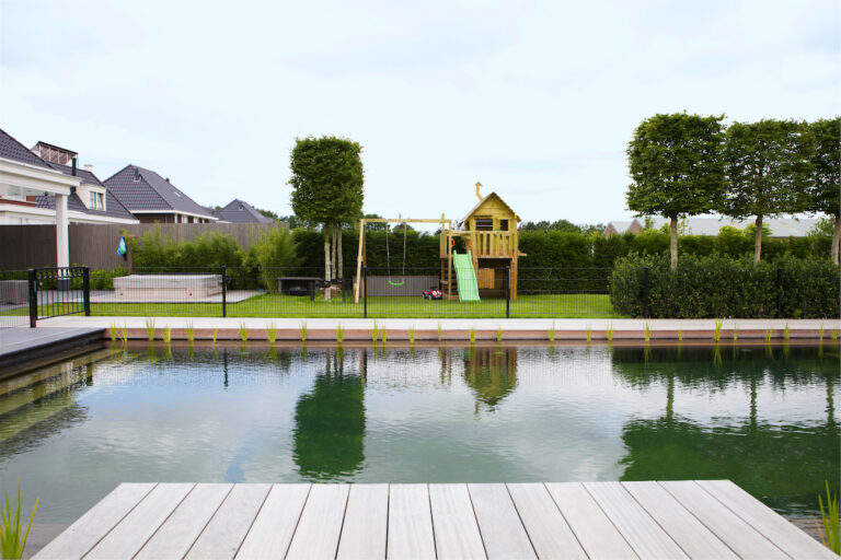 Jos Bouwhuis Tuinen | Kindvriendelijke leeftuin met zwemvijver