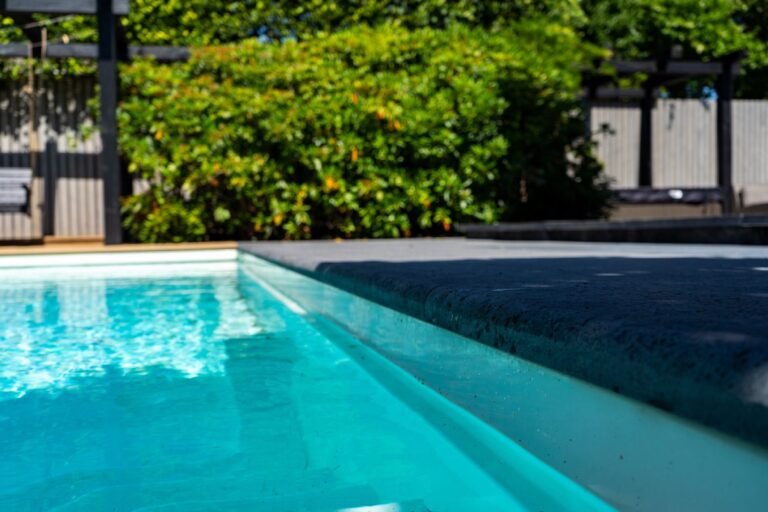 Jos Bouwhuis Tuinen | Moderne tuin met zwembad
