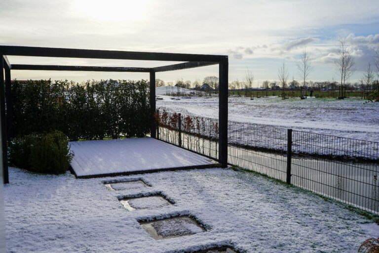 Jos Bouwhuis Tuinen | Strakke kindvriendelijke tuin