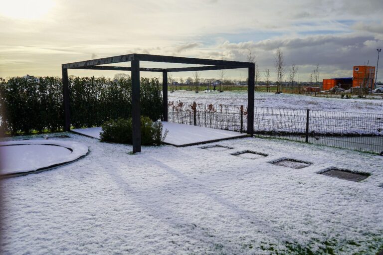 Jos Bouwhuis Tuinen | Strakke kindvriendelijke tuin