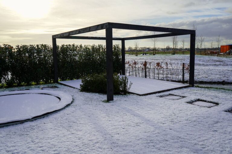 Jos Bouwhuis Tuinen | Strakke kindvriendelijke tuin