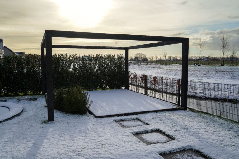 Jos Bouwhuis Tuinen | Strakke kindvriendelijke tuin