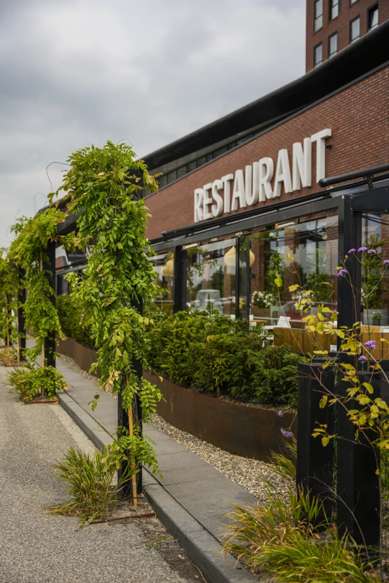 Jos Bouwhuis Tuinen | Groene aankleding hoteltuin