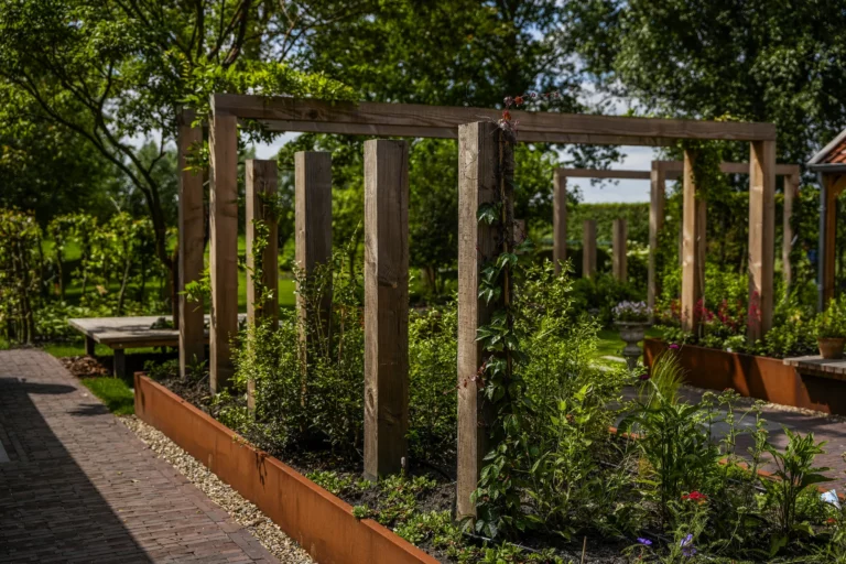 Jos Bouwhuis Tuinen | Landelijke strakke tuin