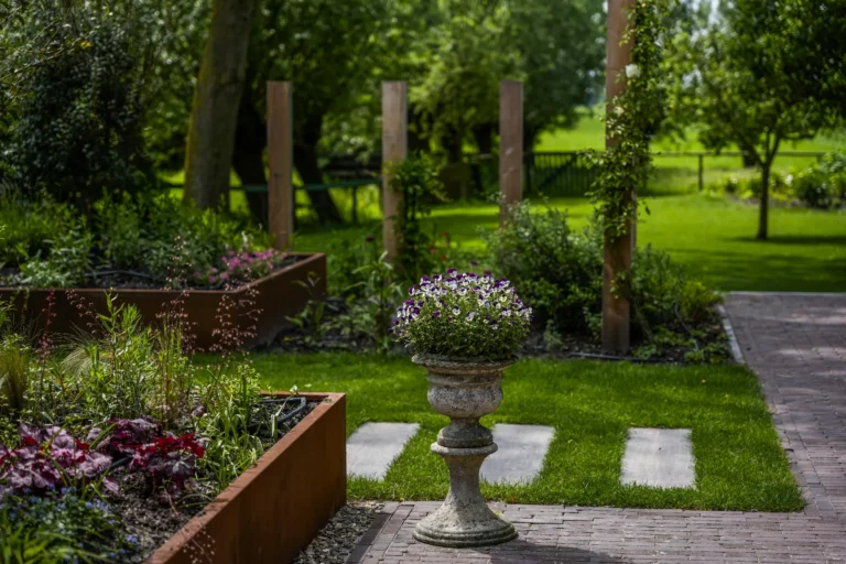 Jos Bouwhuis Tuinen | Landelijke strakke tuin